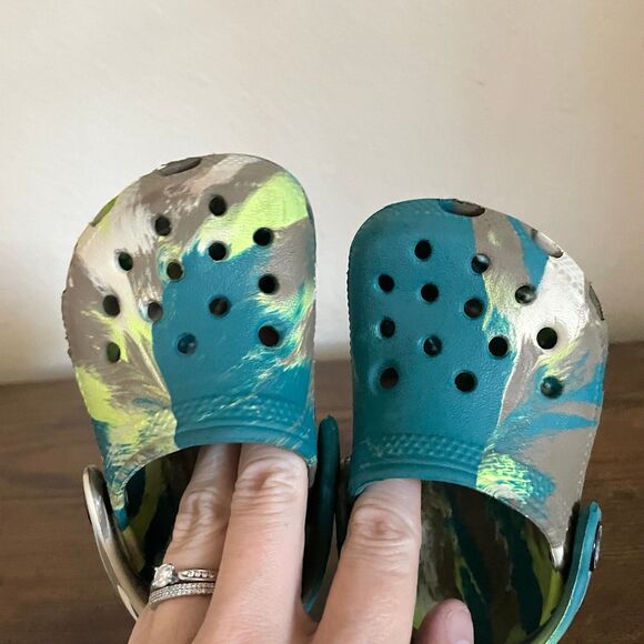 Size 2 / Baby Boy Crocs Sandals - Picture 5 of 6